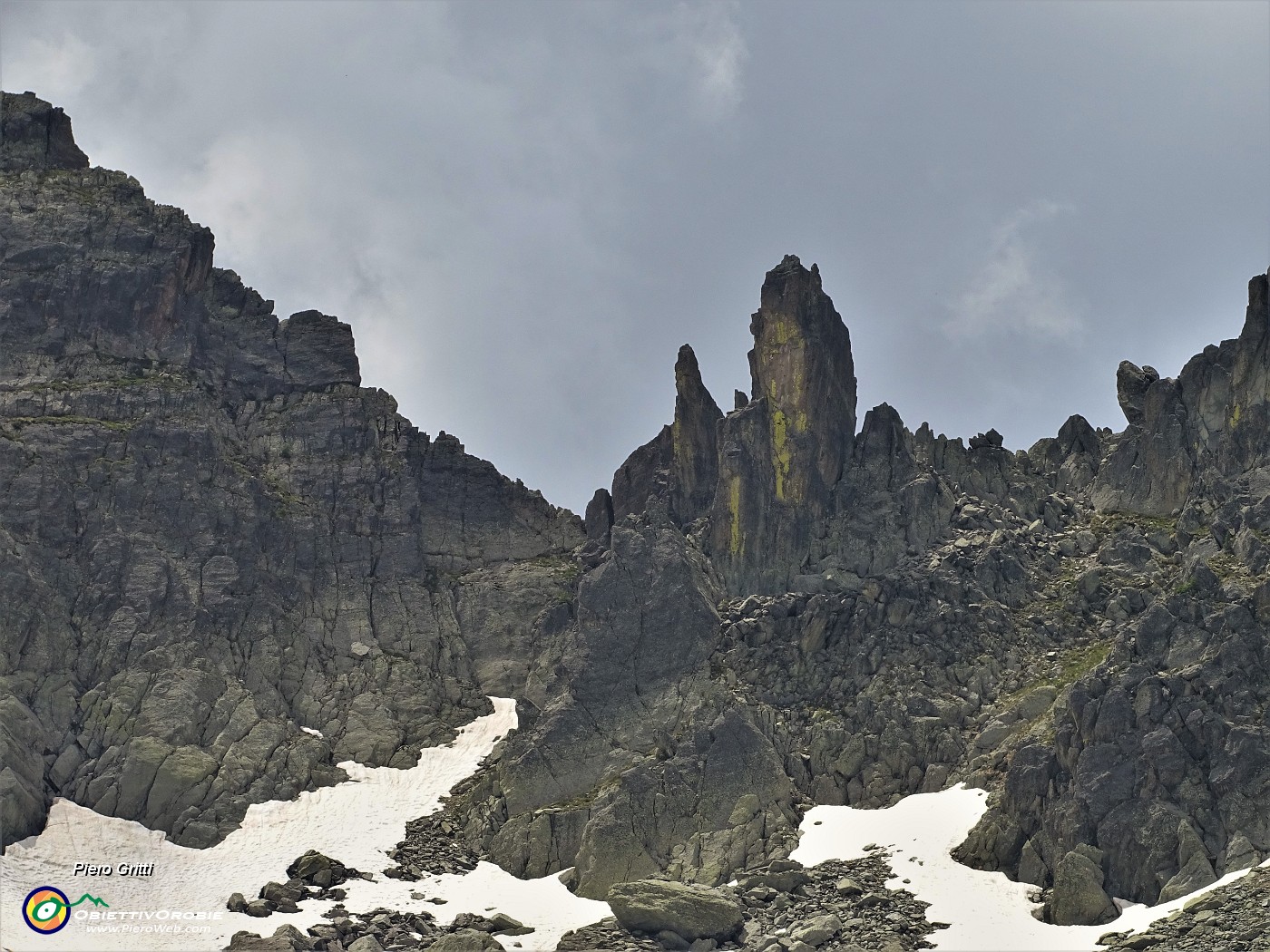 62 Torrioni e guglie verso il Passo del Vallone.JPG